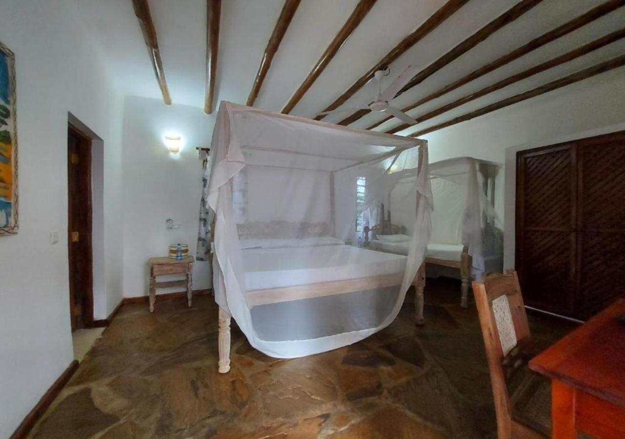 Marine Holiday House Малінді Екстер'єр фото