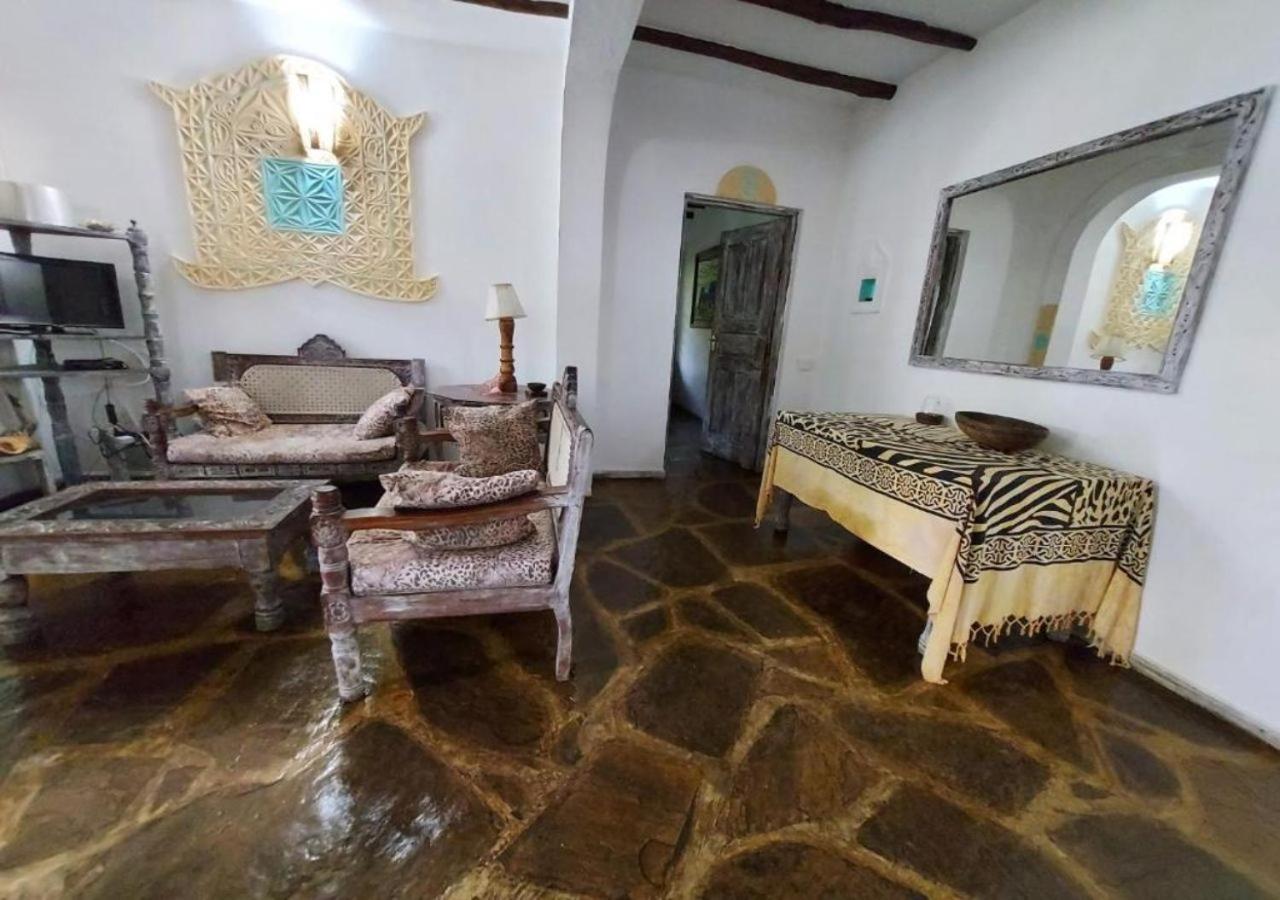 Marine Holiday House Малінді Екстер'єр фото